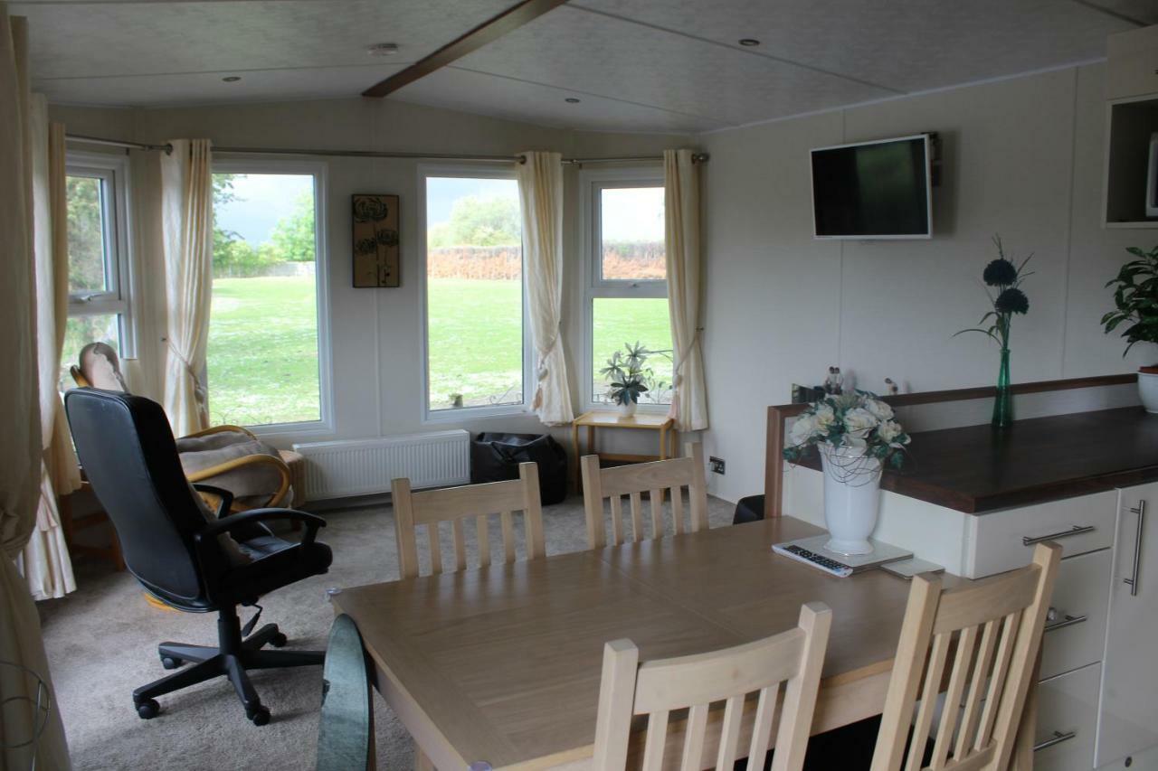 Marshlands Lakeside Nature Retreat Barton-upon-Humber Εξωτερικό φωτογραφία